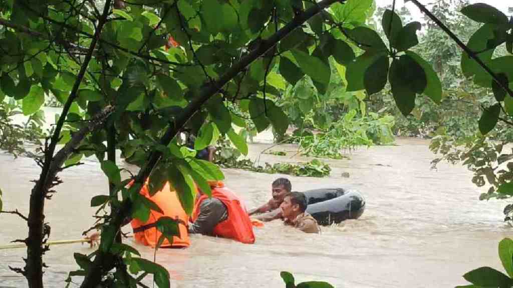 Wardha, Grandfather and Granddaughter Swept Away in wardha, lightning, heavy rain, bridge collapse, Hinganghat,