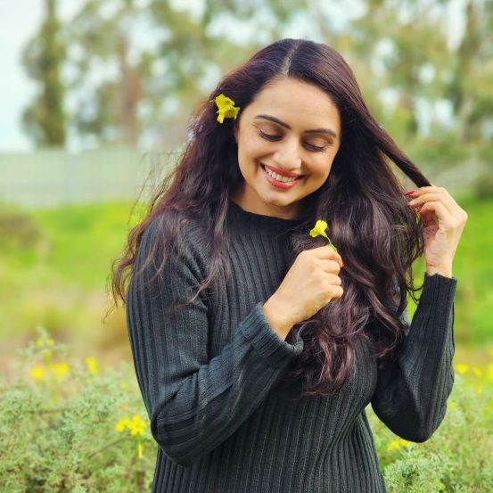 shruti-marathe-new-photoshoot-red-dress