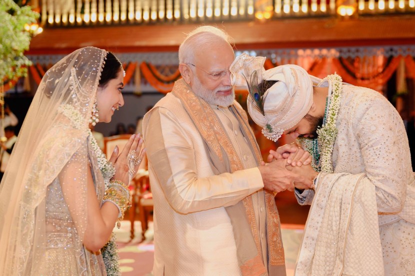 Prime Minister Narendra Modi attended the wedding of diamond merchant Savji Dholakia’s son, Dravya Dholakia, in Gujarat