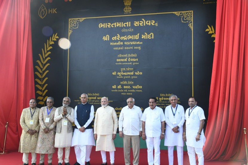 Prime Minister Narendra Modi attended the wedding of diamond merchant Savji Dholakia’s son, Dravya Dholakia, in Gujarat