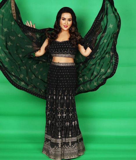 Amruta Fadnavis Black Lehenga Look