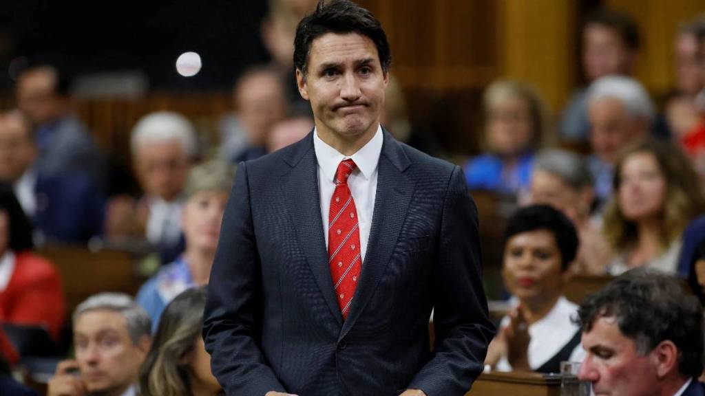 Canadian PM Justin Trudeau resign