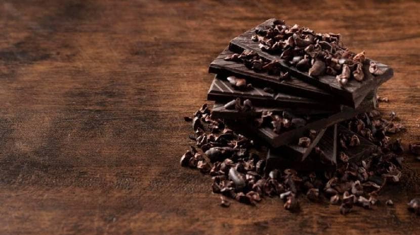 Dark chocolate good source of iron and magnesium during periods