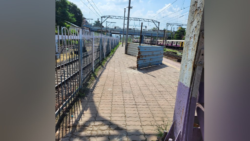 Construction of roof on platform five of Dombivli railway station has started