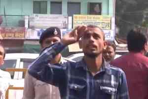 The man identified as Faizal Nisar alias Faizan cheered 'Bharat Mata Ki Jai' and saluted the National Flag.