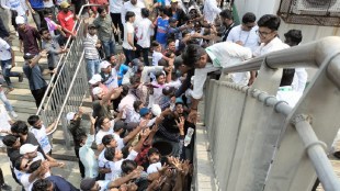 people who came to watch the India-New Zealand Test match in Pune clamor for water pune news