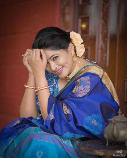 Marathi Actress Blue Saree Look