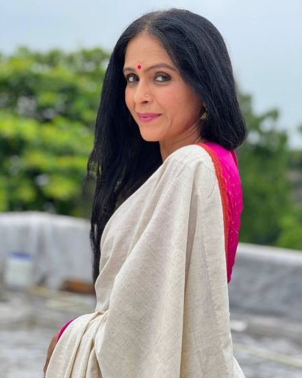 Marathi Actress White Saree Look Navratri 2024