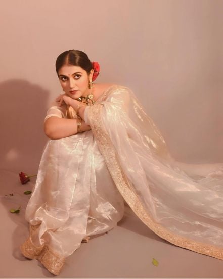 Marathi Actress White Saree Look Navratri 2024