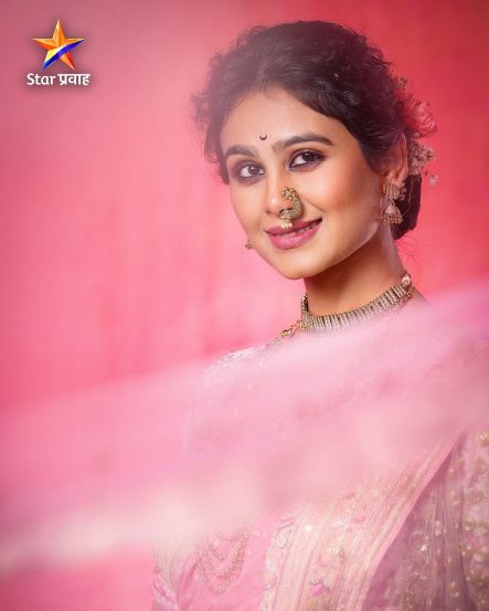 Mrunal Dusanis Pink Nauvari Saree