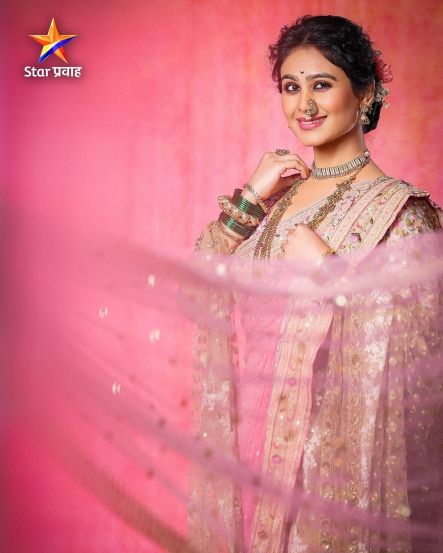 Mrunal Dusanis Pink Nauvari Saree