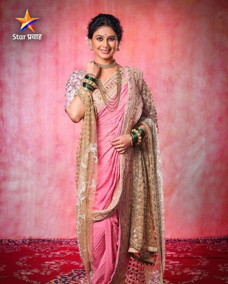 Mrunal Dusanis Pink Nauvari Saree