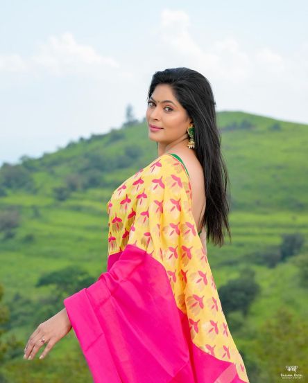 Navratri 2024 Actress Pink Saree