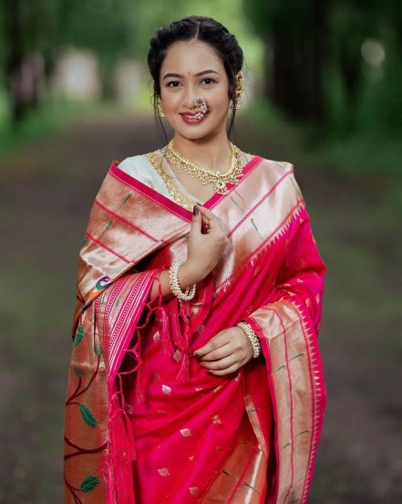 Navratri 2024 Actress Pink Saree