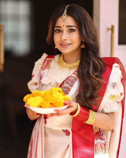 Navratri 2024 Marathi Actress Red Saree