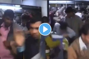 Delhi Metro Viral Video: Men Pulled Out Of Women's Coach, Slapped By Cops and Women Passengers shocking video