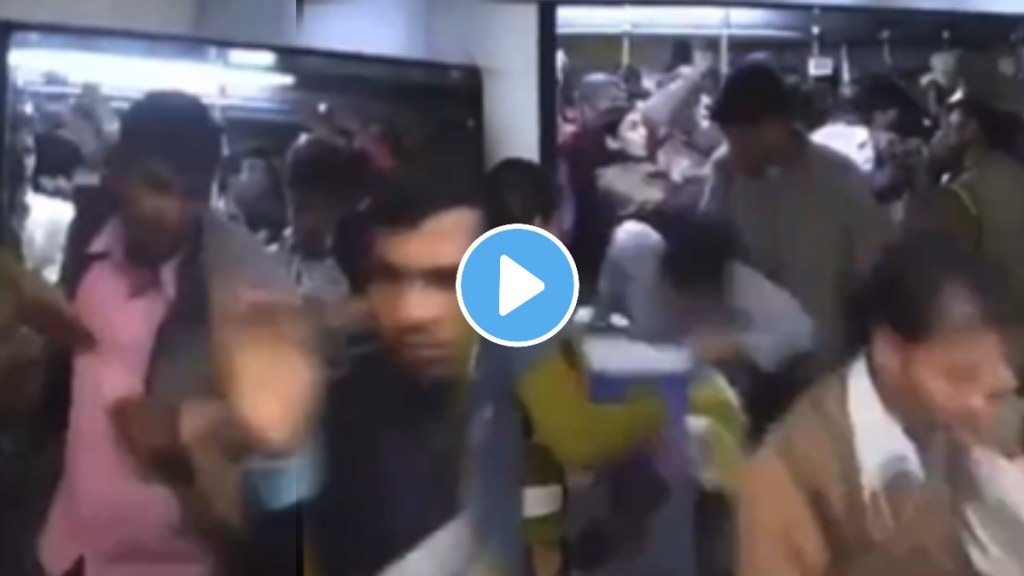 Delhi Metro Viral Video: Men Pulled Out Of Women's Coach, Slapped By Cops and Women Passengers shocking video