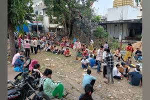 political leader distribution household article to women ahed of assembly election