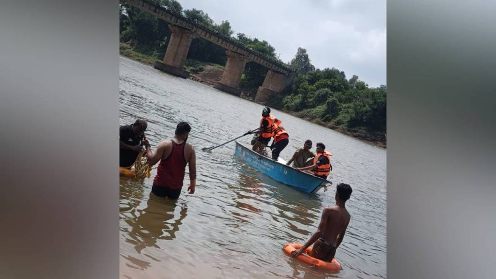 Three youths drowned Sangli, Durga idol, Sangli,