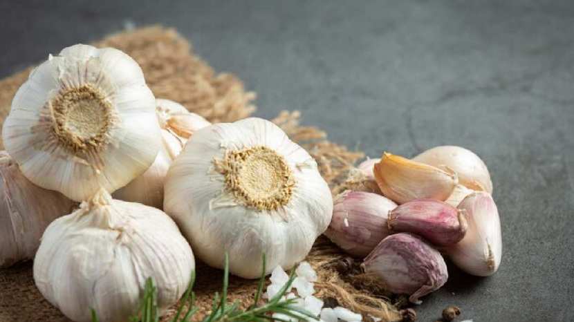 Raw Garlic For Acne