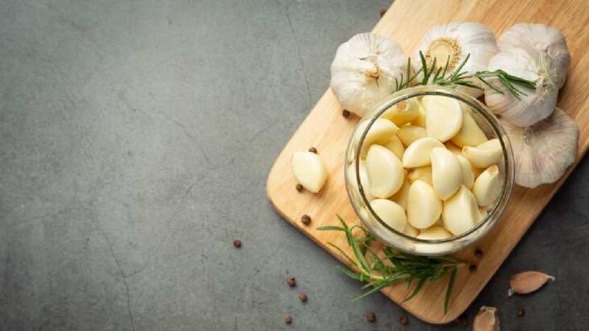 Raw Garlic For Acne