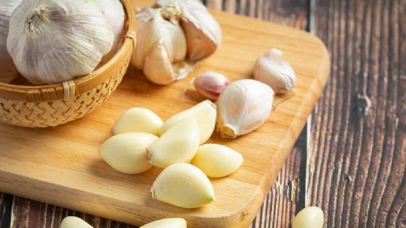 Raw Garlic For Acne