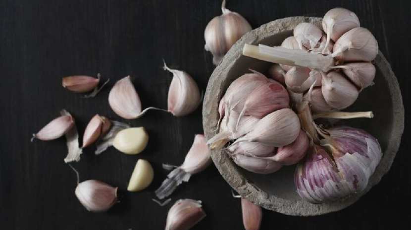 Raw Garlic For Acne