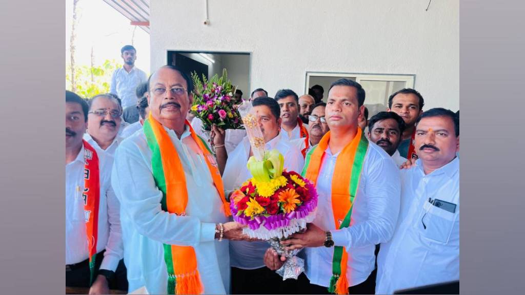 Shiv Sena deputy chief Tejas Mhaskar joined BJP in presence of Kathore on Wednesday