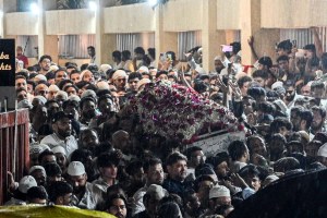 baba siddiqui cremated with state honors