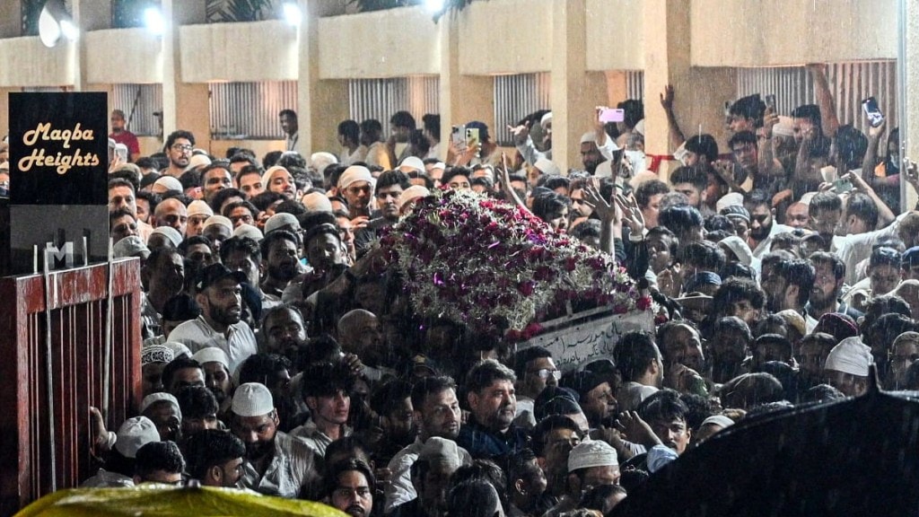 baba siddiqui cremated with state honors