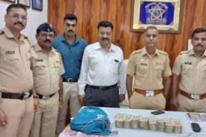 20 lakh found in Asangaon local Returned to original owner by Kalyan Railway Police sud 02