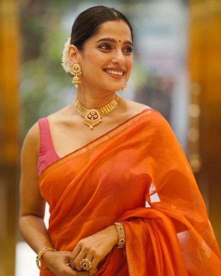 Priya Bapat Blue Paithani Nauvari Saree