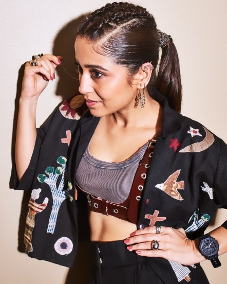 Shweta Tripathi New Photoshoot, Mirzapur actress golu new look