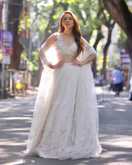 sonalee kulkarni white lehenga look