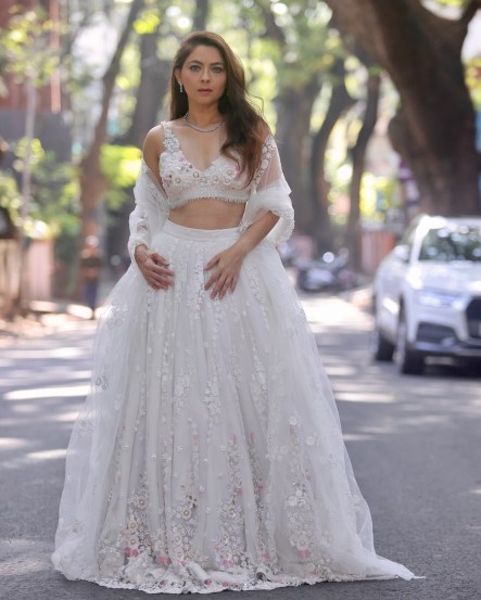 sonalee kulkarni white lehenga look