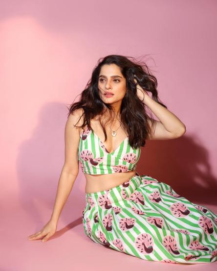 priya bapat hot look