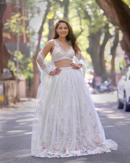 sonalee kulkarni white lehenga look