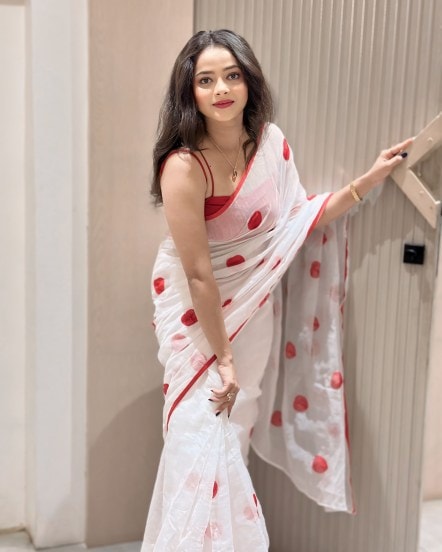 shivali parab saree look