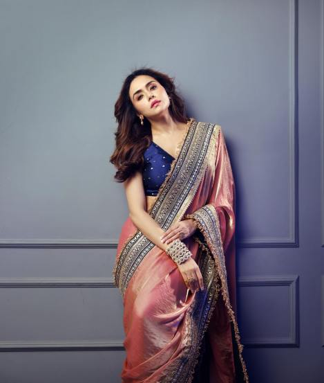 amruta khanvilkars new saree look