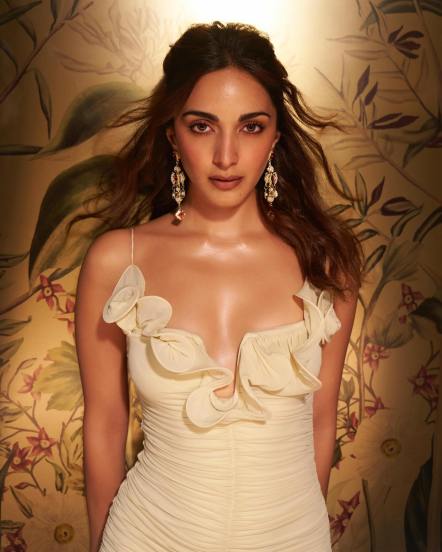 Kiara Advani hot look