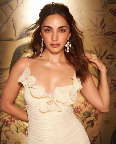 Kiara Advani hot look