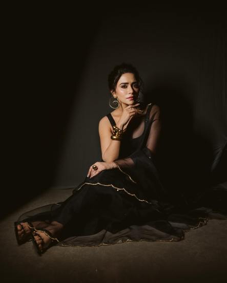 amruta khanvilkars new saree look