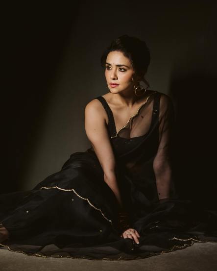 amruta khanvilkars new saree look