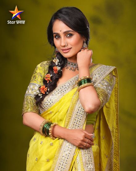 Shardiya Navratri Yellow Colour Saree Look