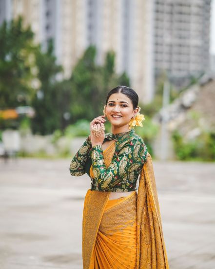 Shardiya Navratri Yellow Colour Saree Look