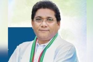 Shekhar Pramod Shende of Congress has been nominated by Mahavikas Aghadi in Wardha Constituency