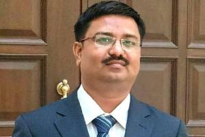 Success Story Of IRS officer Vishnu Auti