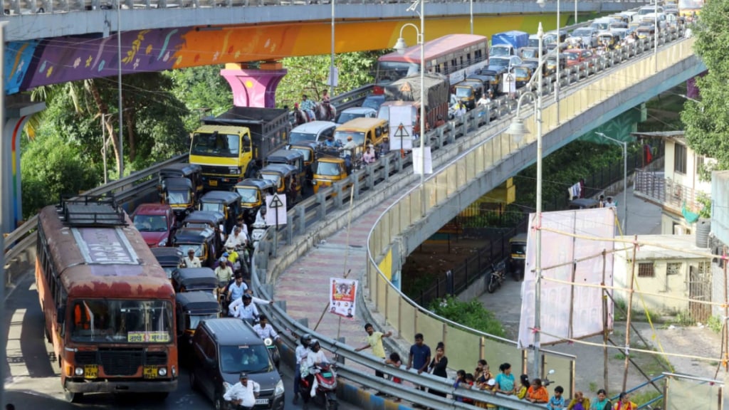 Traffic jam due to Tembhinaka Devi arrival procession