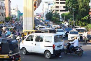 Traffic congestion due to vehicles coming from flyovers congregating in one area in nagpur