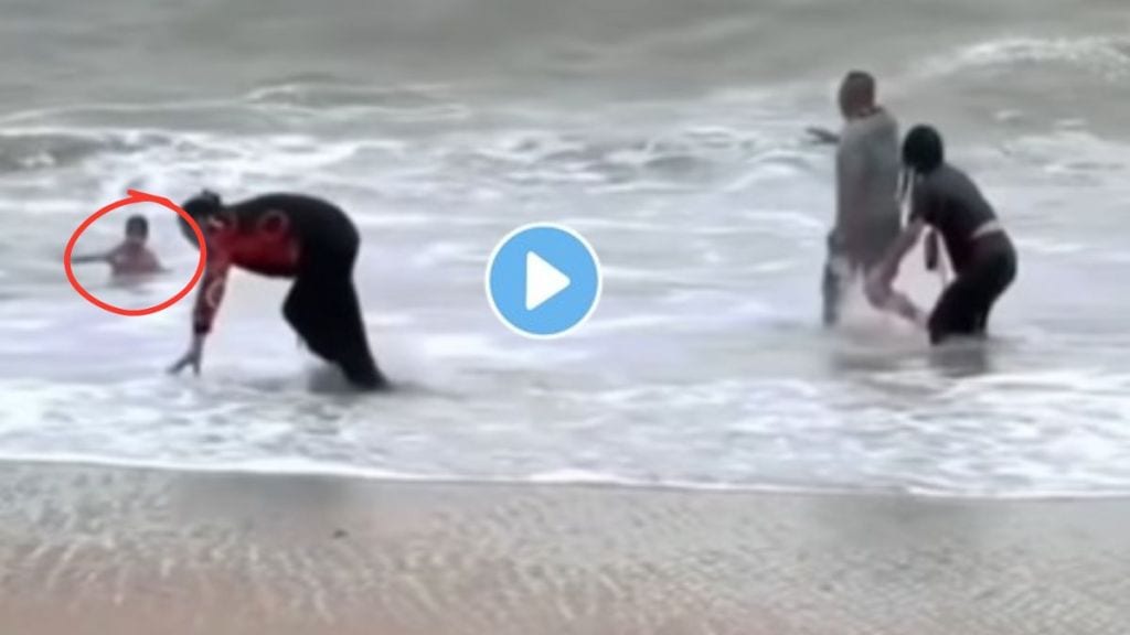 The little one was being swept away by the waves of the sea the people came running to save him Shocking video viral